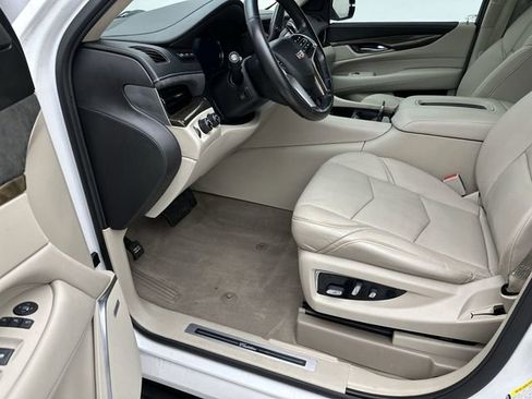 Used 2019 Cadillac Escalade ESV Luxury AWD/4WD image 11