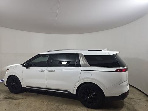 Used 2023 Kia Carnival SX image 4