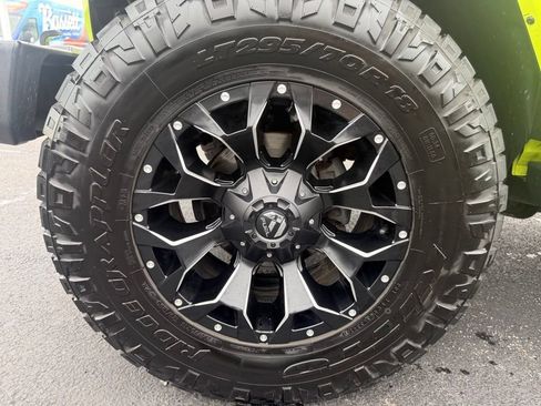 Used 2017 Jeep Wrangler Unlimited Sahara w/ Dual Top Group AWD/4WD image 19