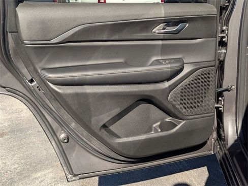 New 2025 Jeep Grand Cherokee L Laredo image 27