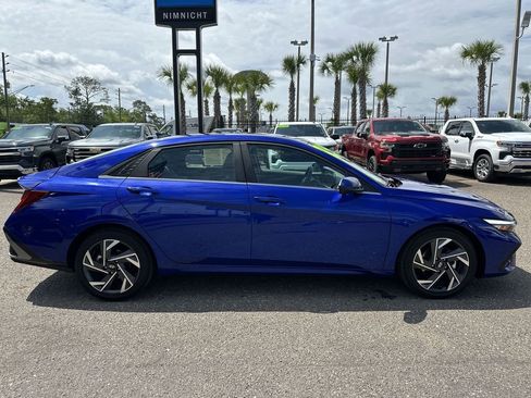 Used 2025 Hyundai Elantra SEL FWD image 17