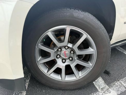 Used 2015 GMC Yukon Denali w/ Premium Package AWD/4WD image 39