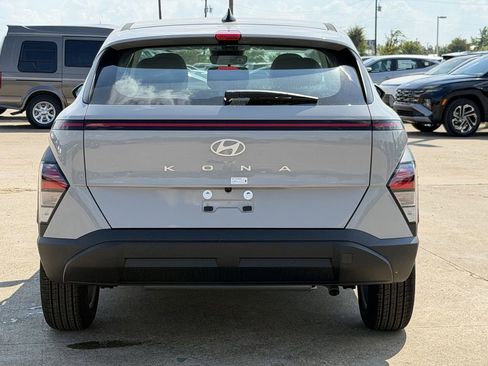New 2026 Hyundai Kona SE image 5