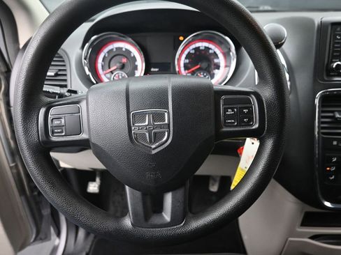 Used 2019 Dodge Grand Caravan SE FWD image 15