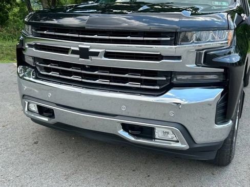 Used 2020 Chevrolet Silverado 1500 LTZ w/ LTZ Premium Package AWD/4WD image 11