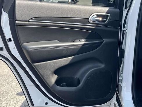 Used 2018 Jeep Grand Cherokee Limited AWD/4WD image 16