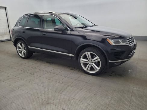 Used 2016 Volkswagen Touareg Executive image 11