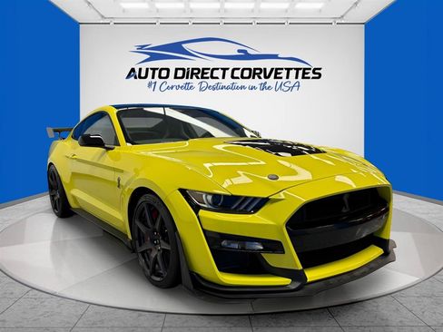 Used 2021 Ford Mustang Shelby GT500 w/ Carbon Fiber Track Pack RWD image 3