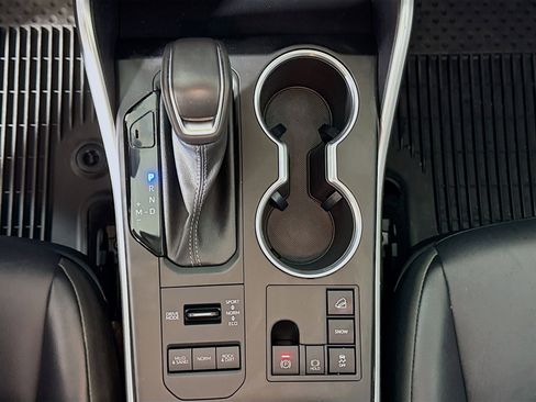 Used 2023 Toyota Highlander XLE image 18