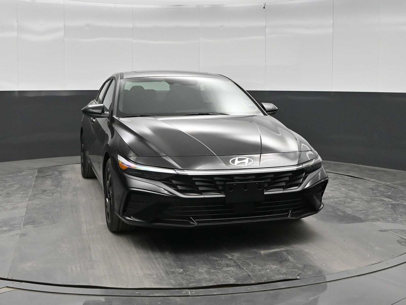 New 2026 Hyundai Elantra SEL Sport Premium FWD image 2