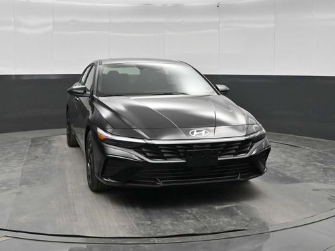 New 2026 Hyundai Elantra SEL Sport Premium FWD image 2