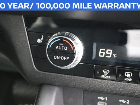 Used 2025 Mitsubishi Outlander SE AWD/4WD image 14