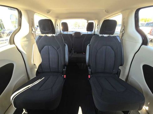 Used 2023 Chrysler Voyager LX FWD image 18