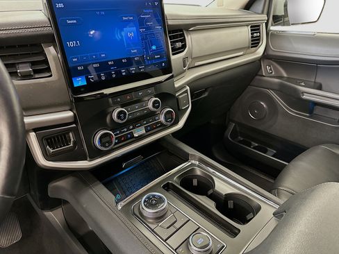 Used 2024 Ford Expedition Max XLT image 26