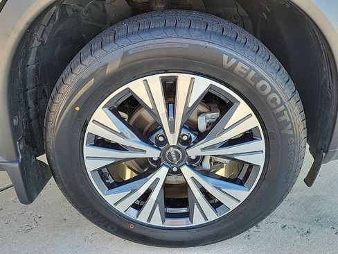 Used 2023 Nissan Rogue SV image 10