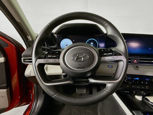 Used 2021 Hyundai Elantra Limited image 11