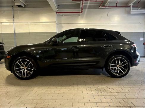Certified 2025 Porsche Macan AWD/4WD image 2