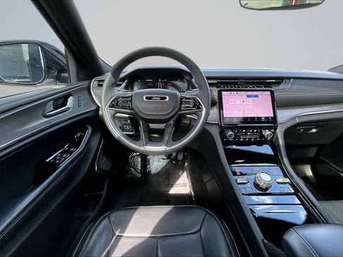 Used 2022 Jeep Grand Cherokee Overland AWD/4WD image 15