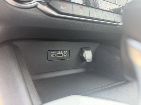 Used 2025 Nissan Altima 2.5 SV FWD image 25