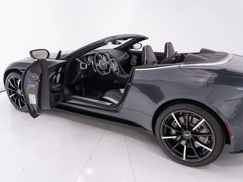 Used 2023 Aston Martin DB11 Volante RWD image 17