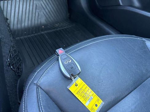 Used 2017 INFINITI QX30 Premium w/ Navigation Package image 25