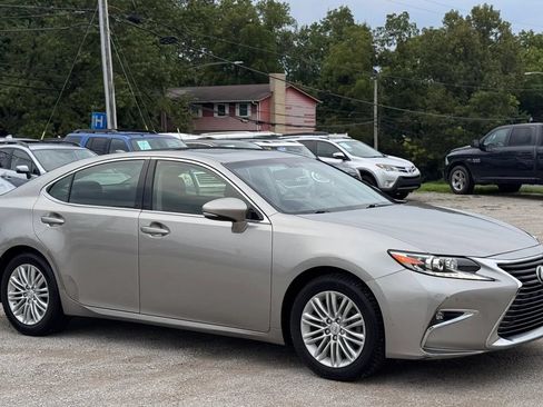 Used 2016 Lexus ES 350 w/ Premium Package w/Wood Trim FWD image 4
