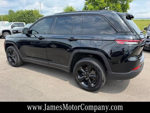 Used 2025 Jeep Grand Cherokee Limited w/ Luxury Tech Group II AWD/4WD image 11