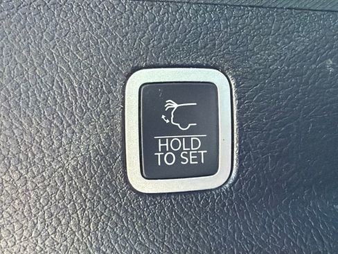 Used 2024 Jeep Wagoneer L Series II w/ Flexible Seating Group AWD/4WD image 19