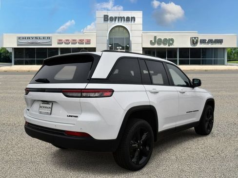 Certified 2025 Jeep Grand Cherokee Limited w/ Black Appearance Package AWD/4WD image 7