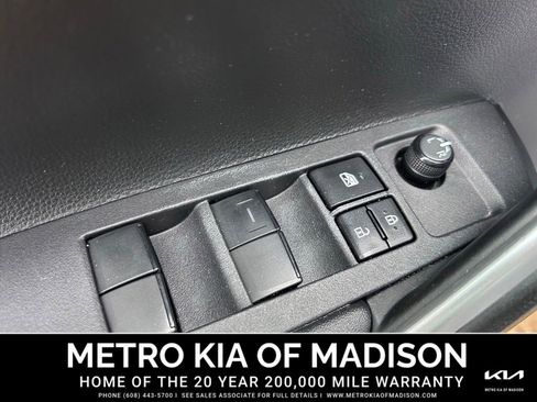 Used 2023 Toyota Corolla Cross XLE image 14
