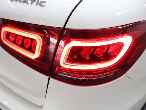 Used 2020 Mercedes-Benz GLC 350e 4MATIC w/ Premium Package image 26