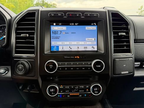 Used 2018 Ford Expedition Limited w/ Equipment Group 302A AWD/4WD image 18