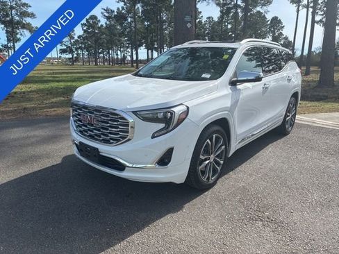 Used 2020 GMC Terrain Denali w/ Denali Premium Package FWD image 7