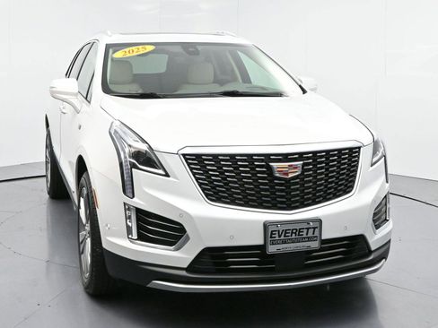 Used 2025 Cadillac XT5 Premium Luxury w/ Technology Package image 2