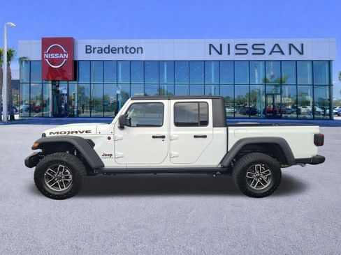 Used 2026 Jeep Gladiator Mojave AWD/4WD image 8