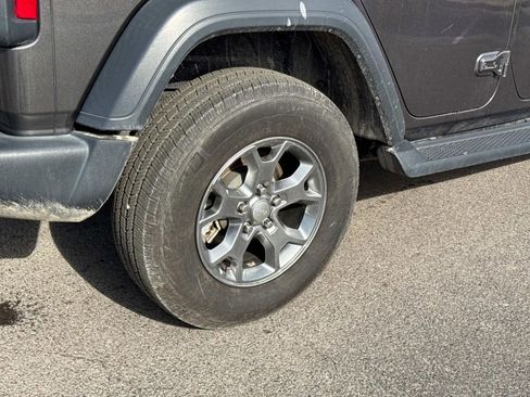 Used 2018 Jeep Wrangler Unlimited Sport image 11