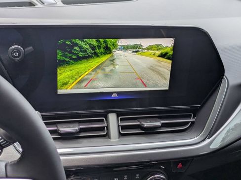 New 2026 Chevrolet Trax ACTIV w/ Sunroof Package FWD image 18