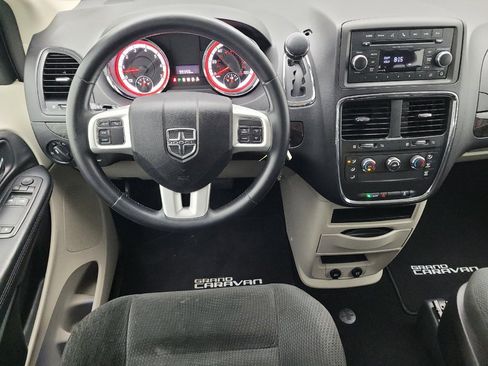 Used 2016 Dodge Grand Caravan American Value Package w/ UConnect Hands-Free Group FWD image 22