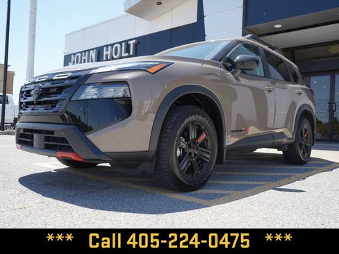 Used 2025 Nissan Rogue SV AWD/4WD image 4