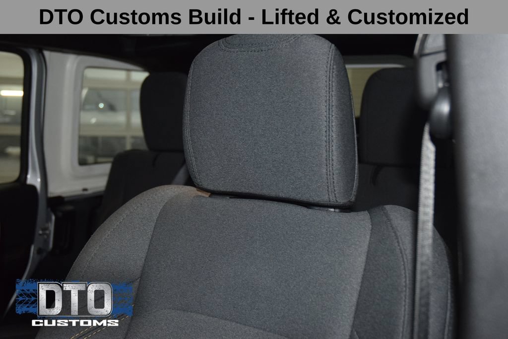 Used 2024 Jeep Wrangler Unlimited Sahara w/ Technology Group AWD/4WD image 38