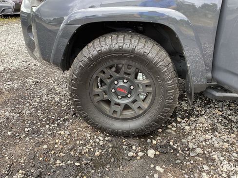 Used 2024 Toyota 4Runner TRD Off-Road Premium AWD/4WD image 9
