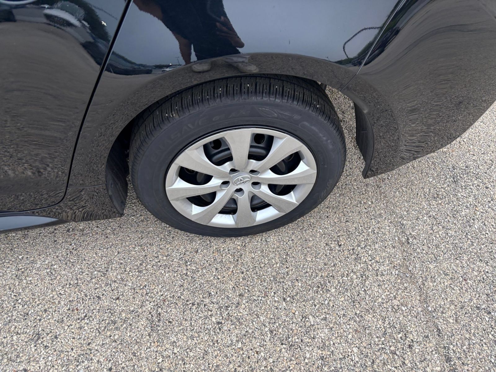 Used 2025 Toyota Corolla LE FWD image 27
