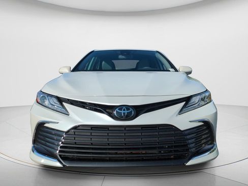 Used 2021 Toyota Camry XLE FWD image 2