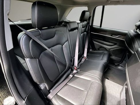 Used 2023 Jeep Grand Cherokee Limited AWD/4WD image 26