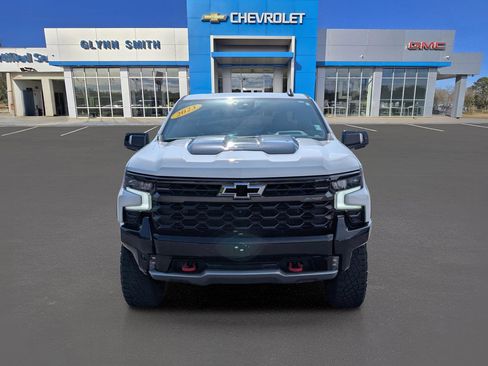 Used 2023 Chevrolet Silverado 1500 ZR2 w/ Technology Package AWD/4WD image 2