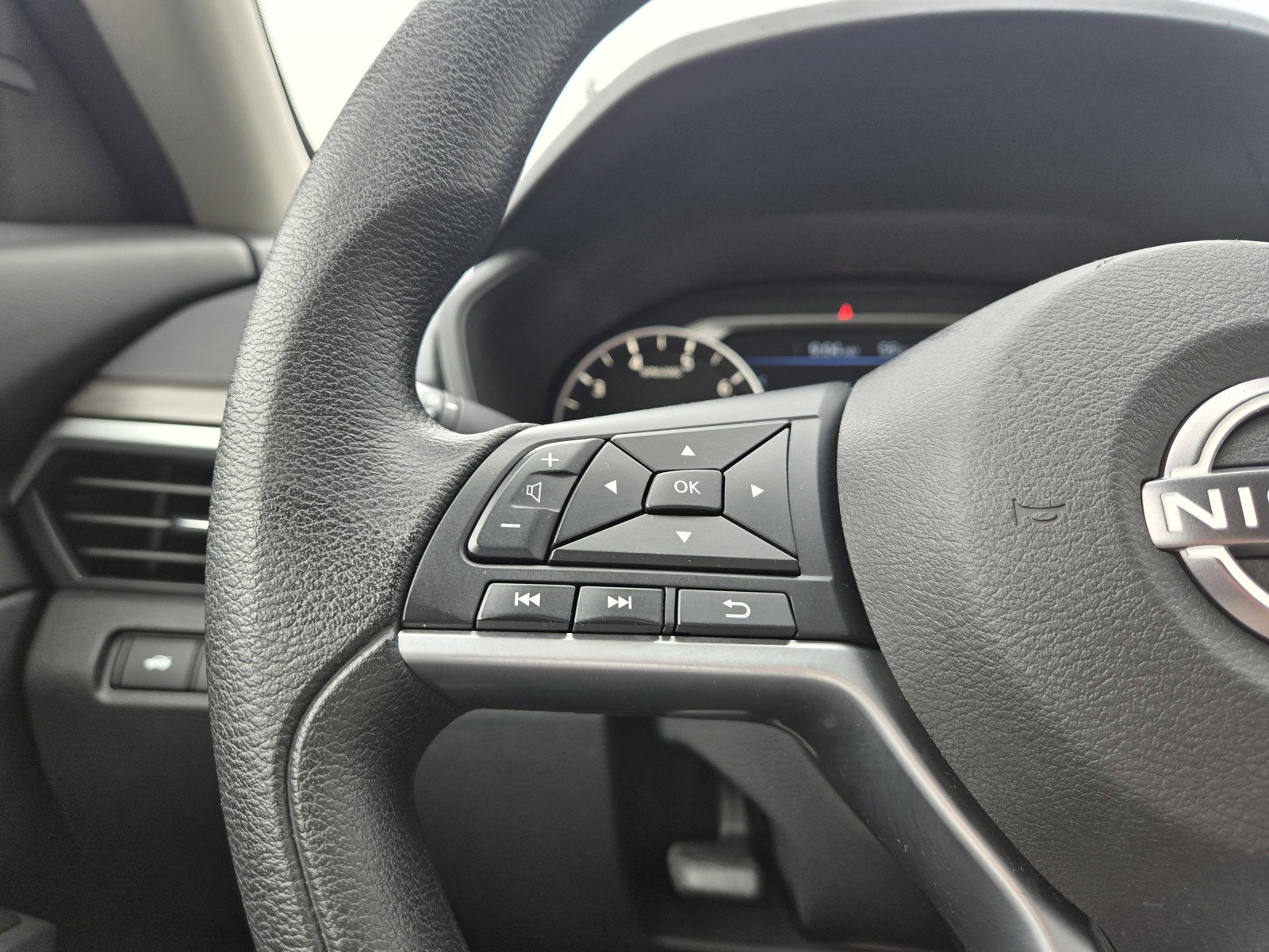 Certified 2025 Nissan Altima 2.5 SV FWD image 20