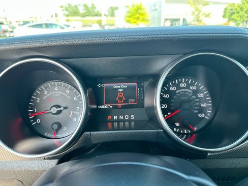 Used 2022 Ford Mustang GT RWD image 11