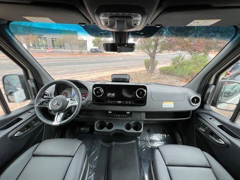New 2025 Mercedes-Benz Sprinter 2500 image 9