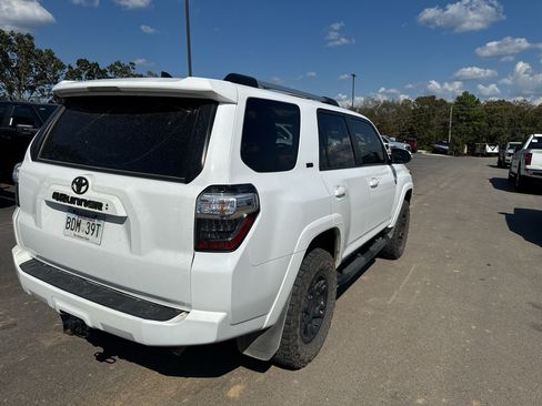 Used 2023 Toyota 4Runner SR5 AWD/4WD image 5