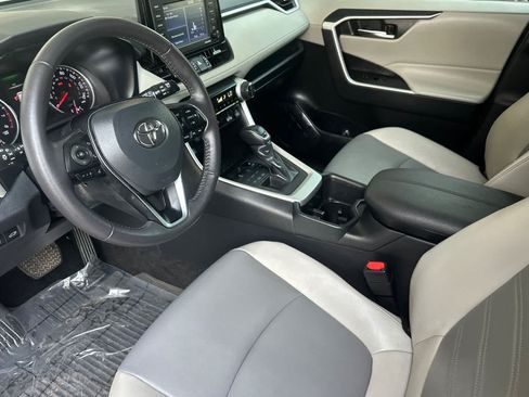 Used 2022 Toyota RAV4 XLE Premium AWD/4WD image 11